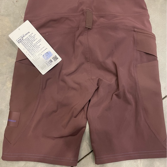 Lululemon cargo SHR hiking shorts 8” - Picture 3 of 3
